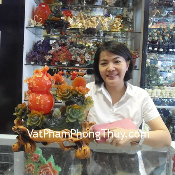 Chị Minh - khách hàng mua tượng mẫu đơn phú quý H216G