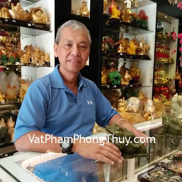 Chú Ngọc- Khách hàng mua Thiềm Thừ lam ngọc, đồng tiền trục xoay trung M044