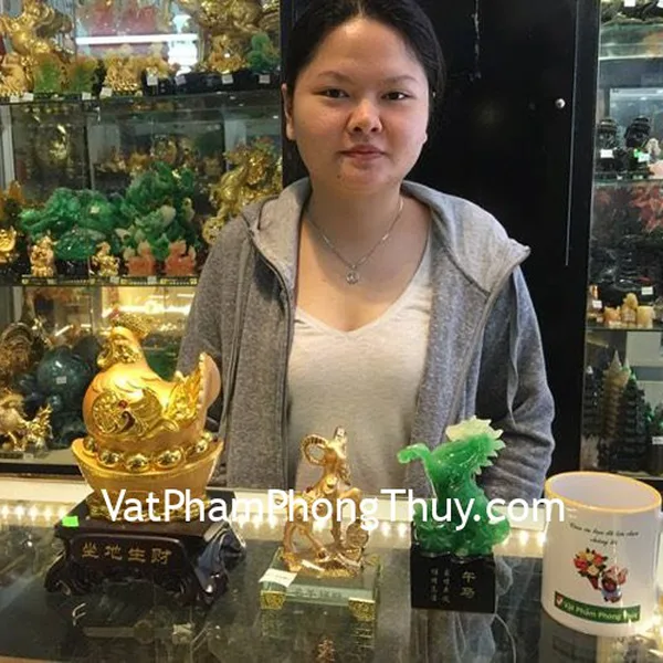 Chị Hằng - Khách hàng mua Tượng Dê vàng H074G, Tượng ngựa xanh G112A và Gà mái vàng G071A