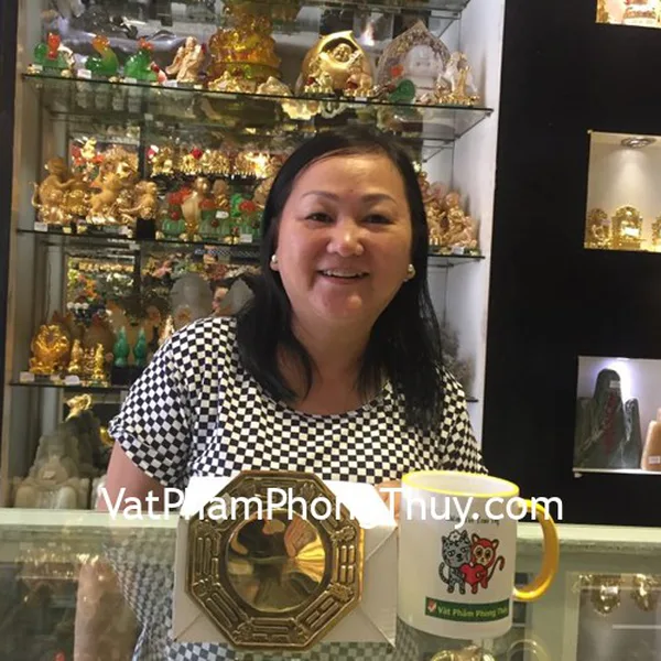 Cô Lan-khách hàng mua bát quái đồng lồi D226 và chuông gió 5 ống ngũ hành CG1221