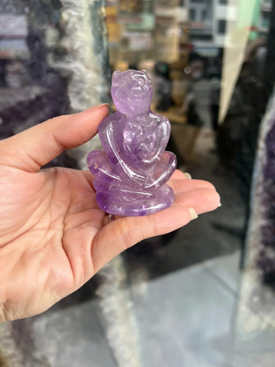 Khỉ thạch anh tím ngồi HM173