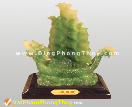 Thuyền buồm đầu rồng màu xanh bằng bột đá
