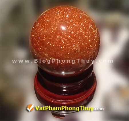 Quả cầu phong thủy đá kim sa aventurine.