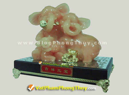 Voi phong thủy mẹ ôm con