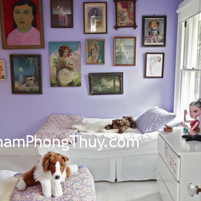 Purple lilac childrens bedroom assorted artwork paintings soft toys white painted real home L etc 09/2007 pub orig