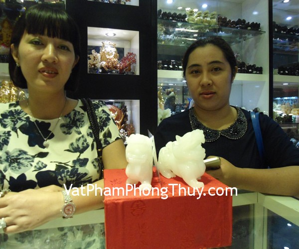 Chị Thủy - khách hàng mua tỳ hưu Bạch ngọc HM006
