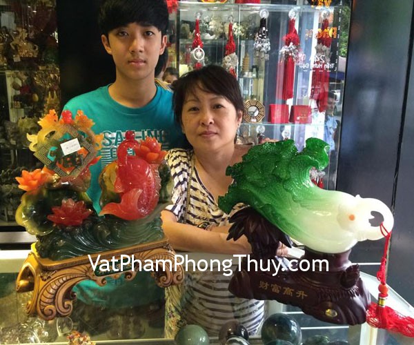 Cô Loan- khách hàng mua cá chép đỏ và bắp cải trên cây tài lộc