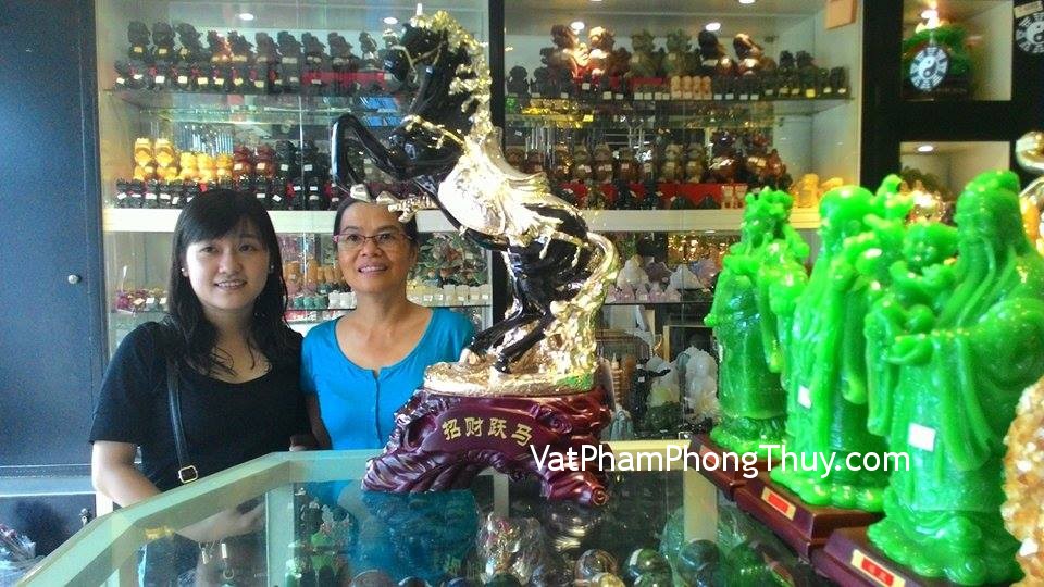 Cô Châu - khách hàng mua tượng ngựa phong thủy A026
