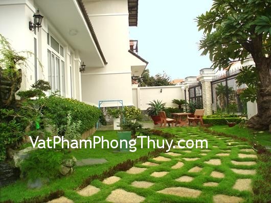 Cách hóa giải phong thủy cho nhà dốc phía sau