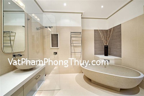 Nhà vệ sinh thẳng cuối giường có phạm phong thủy ?