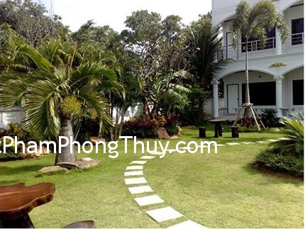 Lát đá cả sân vườn dễ tạo âm khí