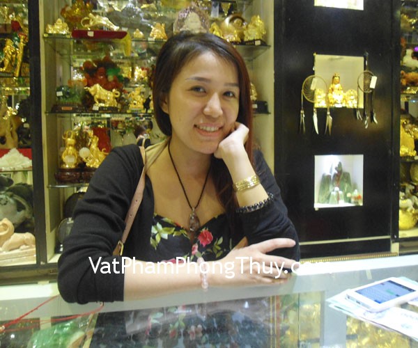 Chị Tiên - khách hàng mua mặt thạch anh ưu linh đỏ S865-3895