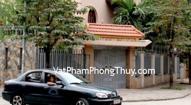 Nguyên tắc phong thủy cổng cần cân đối với nhà chính