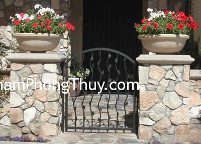 Cách hóa giải cửa chính và cổng thành một đường thẳng