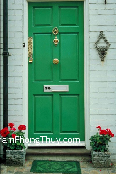 Cửa hai nhà đối diện nhau dễ gây bất hòa
