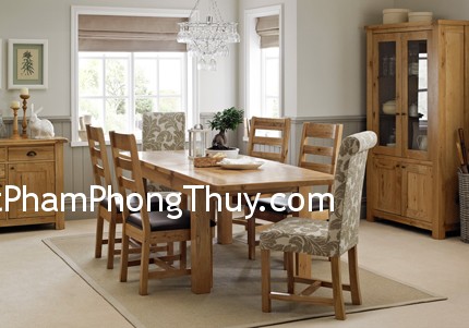 Phòng ăn không đặt gần cửa ra vào