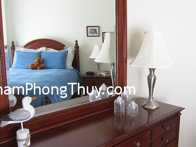 Cách đặt gương trong phòng ngủ hợp phong thủy