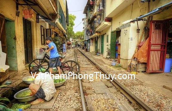 Hóa giải phong thủy cho nhà nằm gần đường ray tàu hỏa