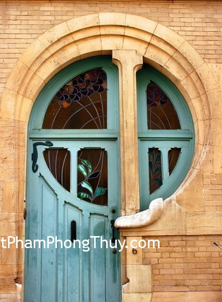 Cửa chính phạm phong thủy khiến nhà ở hao tài