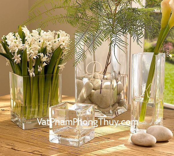 Những lưu ý phong thủy khi đặt bình hoa trong phòng khách