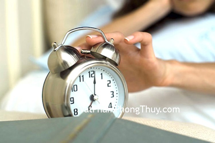 Những vật không nên đặt ở đầu giường