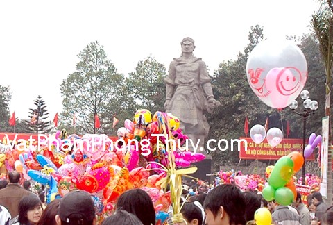 Nhà đối diện tượng đài theo phong thủy