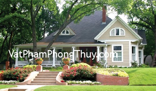 Trước nhà không nên trồng cây to án ngữ