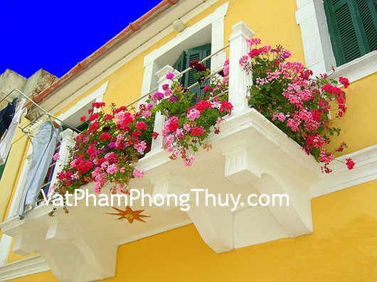 Bố trí ban công hóa giải sát khí cho nhà ở