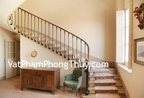 Phong thủy cầu thang và hai nguyên tắc vàng khi tính số bậc