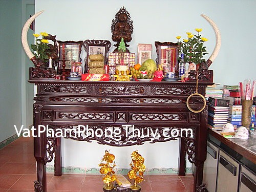 Bí quyết trang trí bàn thờ đơn giản mà tiền tài kéo về ầm ầm