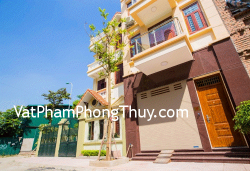 Lắp cửa cuốn hợp hướng nhà sẽ thu hút nhiều tài lộc