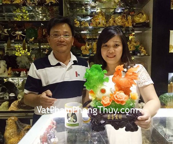 Chị Quyên - khách hàng mua tượng gà đỏ cải xanh H379G