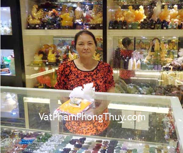 Cô Lan - khách hàng mua Tỳ hưu Bạch ngọc H006, Thiềm thừ Lam ngọc nhỏ GM024, Bột tẩy uế BTU, Tỳ hưu Phỉ thúy S5151-S4-3383, Tỳ hưu Phỉ thúy S5151-S4-2902