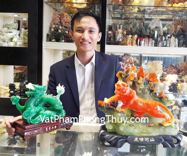 Anh Tiên - khách hàng mua Rồng xanh tài phú như ý K163M, Hổ đỏ trên núi xanh H352G