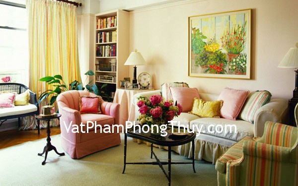 Cách bày trí bình hoa trong phòng khách và những lưu ý phong thủy cần nhớ
