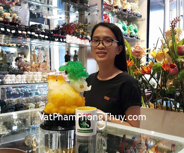 Chị Hân - khách hàng mua tượng thiềm thừ cõng cải xanh G161A
