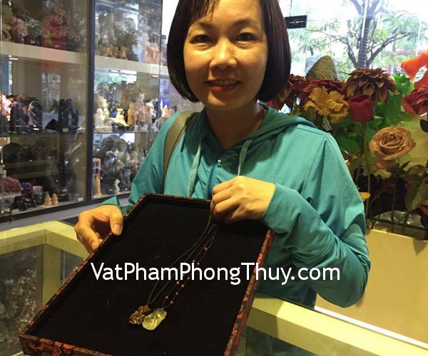 Chị Hiền- khách hàng mua hồ ly thạch anh vàng S6342 và hồ ly đá mắt mèo S6346