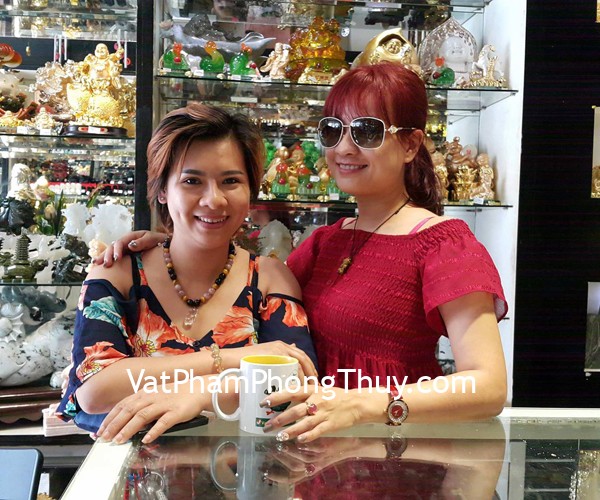 Chị Na - khách hàng mua chuỗi thạch anh tím đậm S6361-2822 và chuỗi thạch anh hồng Madagascar S6219-1554