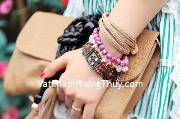 Đeo vòng tay sai cách khiến tốt thành xấu