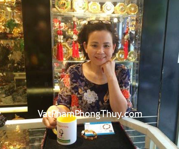 Cô Hường- Khách hàng mua Chuỗi hổ phách nâu vàng A++