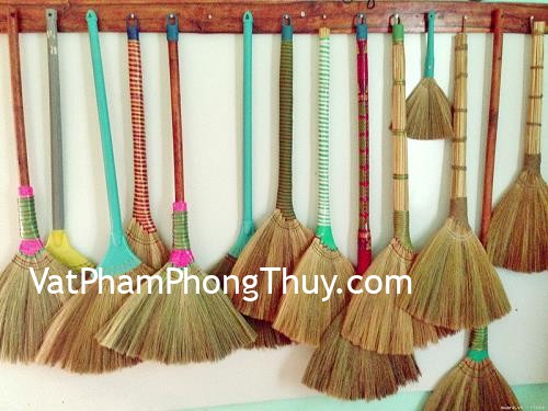 Đặt chổi quét nhà sai chỗ dễ quét sạch tài lộc khỏi nhà