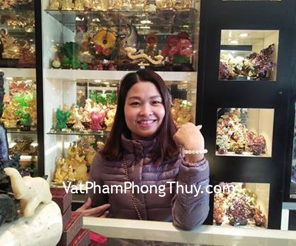 Chị Ngân - khách hàng mua chuỗi đá mặt trăng S6235