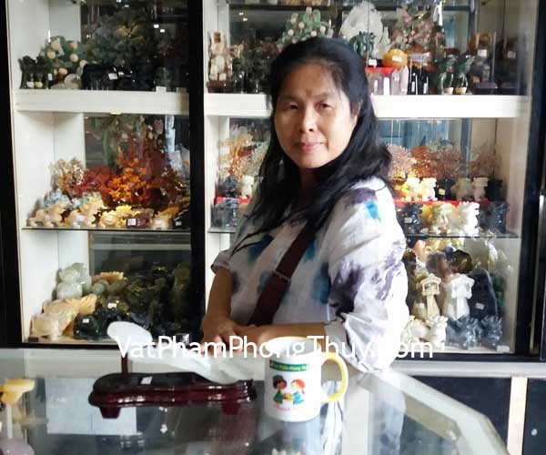 Cô Lâm - khách hàng mua Gậy như ý thanh ngọc M068