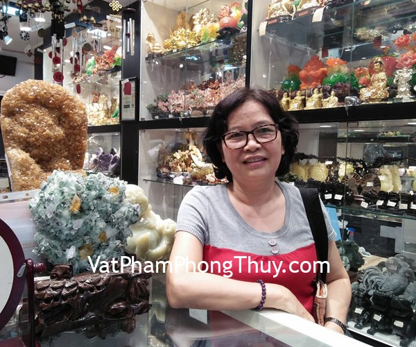 Cô Huyền - khách hàng mua chuỗi thạch anh tím đậm Uruguay S6360-S3-1230