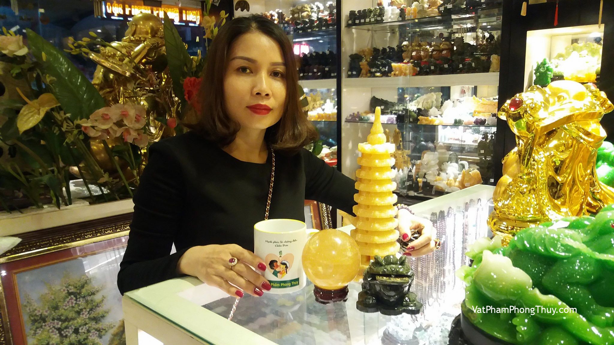 Chị Hải - khách hàng mua tháp văn xương hoàng long 9 tầng GM056, thiềm thừ lam ngọc GM025, quả cầu đá thạch anh vàng M191-S5-1576, mặt tỳ hưu trang sức