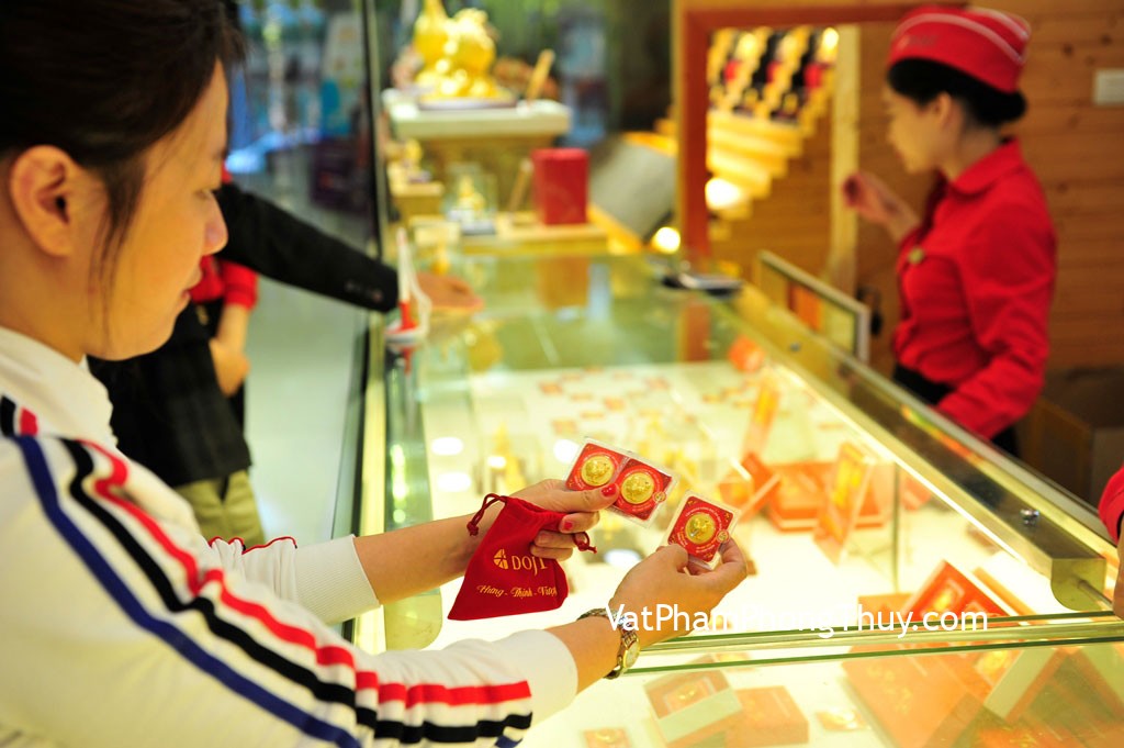 Có nên đi mua vàng ngày Thần Tài hay không ?