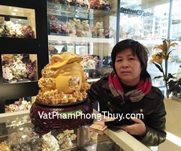 Chị Tuyết- khách hàng mua thiềm thừ vàng sa kim K126M