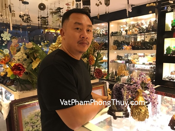 Anh Văn - khách hàng đã mua bông thạch anh tím Uruquay H082-7443, cây tài lộc thạch anh tím KC028, hồ lô bát tiên lớn D205