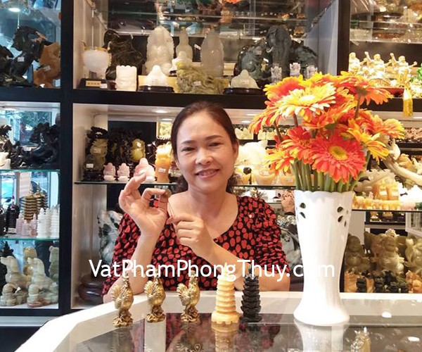 Chị Hà - khách hàng mua tượng gà đồng D202, tháp văn xương hoàng long GM061 và tháp văn xương hắc ngà GM063