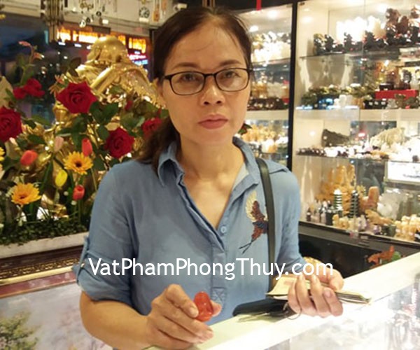 Chị Trúc - khách hàng mua mặt phật bản mệnh mã não đỏ S6337-7